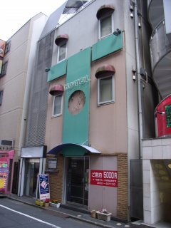 HOTEL i（アイ）(新宿区/ラブホテル)の写真『正面』by ホテルレポったー