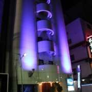 ホテル エレガンス(大田区/ラブホテル)の写真『夜の外観』by スラリン