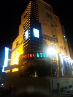 ホテル ATLAS(アトラス)(新宿区/ラブホテル)の写真『夜の外観』by 郷ひろし（運営スタッフ）