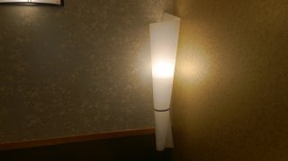 HOTEL 1H2O 横田Base(瑞穂町/ラブホテル)の写真『枕元の灯り』by おむすび