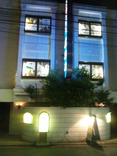 ラ・フランセパリス(新宿区/ラブホテル)の写真『夜の外観』by ラッキーボーイ（運営スタッフ）