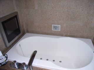 アラウダリゾート国立(国立市/ラブホテル)の写真『209号室 浴槽』by ホテルレポったー