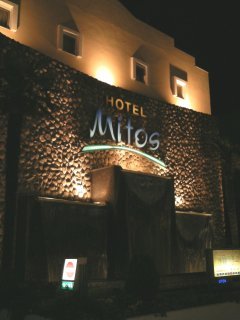HOTEL Mitos（ミトス）(厚木市/ラブホテル)の写真『夜の外観』by もんが～