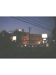 WILL RESORT日高（ウィルリゾート）日高(日高市/ラブホテル)の写真『夜の外観』by もんが～