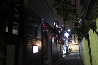 サンレモ(新宿区/ラブホテル)の写真『夜の外観２』by スラリン