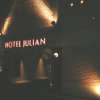 HOTEL JULIAN(ジュリアン)(座間市/ラブホテル)の写真『夜の入り口付近』by もんが～