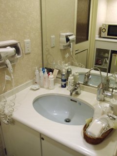 ホテル サラサ(横浜市西区/ラブホテル)の写真『311号室 洗面台』by Waco