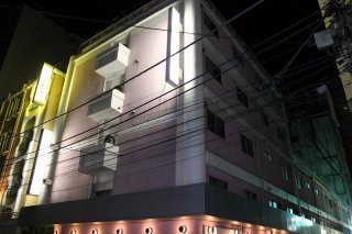 ホテル MARE（マーレ）(品川区/ラブホテル)の写真『夜の外観１』by スラリン
