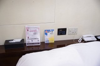 ヒルズホテル五反田(品川区/ラブホテル)の写真『510号室 枕元の設備』by マーケンワン
