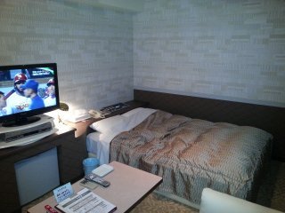 hotel anzera（アンゼラ）(前橋市/ラブホテル)の写真『102号室のベッド』by 毎日がエブリデイ