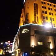 ホテル メトロ(横浜市港北区/ラブホテル)の写真『夜の外観』by 郷ひろし（運営スタッフ）