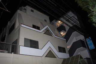 かじか(新宿区/ラブホテル)の写真『夜の外観２』by スラリン