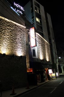 HOTEL LioS(リオス) 五反田(品川区/ラブホテル)の写真『夜の外観２』by スラリン