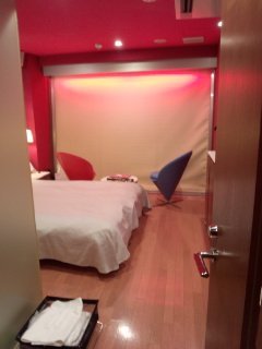 カラフルＰ＆Ａ新宿(新宿区/ラブホテル)の写真『506号室、入口より』by ごえもん（運営スタッフ）