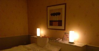 ホテルGIG（ジーアイジー）(川越市/ラブホテル)の写真『２０２号室ベッド周り。』by H.R委員