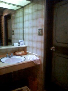 閉店？したホテル(ID:8097)(立川市/ラブホテル)の写真『307号室洗面台』by AKR