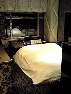 アランド吉祥寺(武蔵野市/ラブホテル)の写真『003号室ベッド』by ハンプティ・ダンプティ