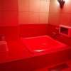 ホテル ステーション本店(台東区/ラブホテル)の写真『309号室 赤い照明点灯時の浴室』by マーケンワン
