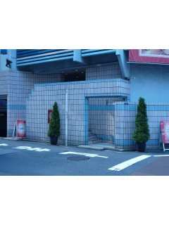 HOTEL Sun（サン）(新宿区/ラブホテル)の写真『昼の入口』by スラリン