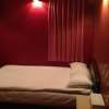 HOTEL Fine(ファイン)(新宿区/ラブホテル)の写真『３０３号室 ベッド 赤い壁が嬢のお気に入り』by 草老