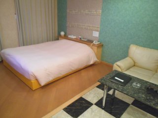 HOTEL J.J相模原(相模原市/ラブホテル)の写真『705号室、ベッド』by もんが～