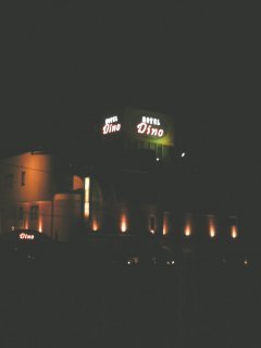 HOTEL DINO 相模原(ディーノ)(相模原市/ラブホテル)の写真『夜の外観』by もんが～