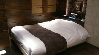 HOTEL AILU(アイル)(豊島区/ラブホテル)の写真『506号室 ベッド全容』by ハンプティ・ダンプティ