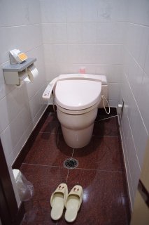 HOTEL MALTA（マルタ）(新宿区/ラブホテル)の写真『403号室 洗浄機能付きトイレ』by マーケンワン