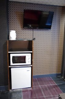 キャッツ(豊島区/ラブホテル)の写真『303号室 テレビと備品類』by マーケンワン