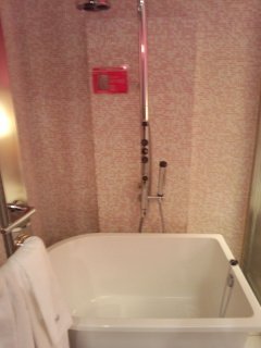 カラフルＰ＆Ａ新宿(新宿区/ラブホテル)の写真『506号室、浴室』by ごえもん（運営スタッフ）