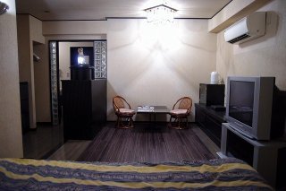 HOTEL Sun（サン）(新宿区/ラブホテル)の写真『506号室 ベッド側からの景色』by マーケンワン