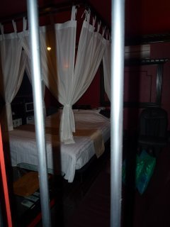 Hotel Bali&Thai 福生店(福生市/ラブホテル)の写真『12号室鉄格子の中から』by スラリン
