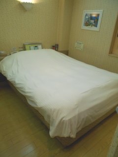 マリオネットアイネ(八王子市/ラブホテル)の写真『214号室、ベッド』by もんが～
