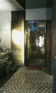 HOTEL 叶(KANOU）(新宿区/ラブホテル)の写真『入り口』by 子持ちししゃも