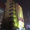 HOTEL CRX（クルクス）(札幌市中央区/ラブホテル)の写真『夜の外観（側面）』by スラリン