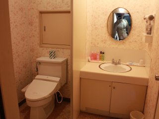 ホテルシティ(立川市/ラブホテル)の写真『507号室 洗面所＆トイレ』by デリリン