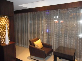 ホテルM(市川市/ラブホテル)の写真『802号室 椅子と夜景』by ホテルレポったー
