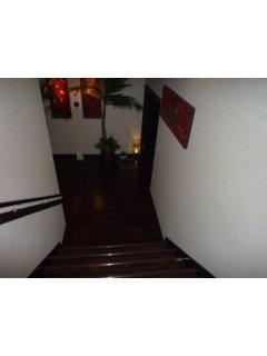 Hotel Bali&Thai 福生店(福生市/ラブホテル)の写真『１階へ降りる階段』by スラリン