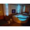 グランドカリビアンリゾートホテル(所沢市/ラブホテル)の写真『電気を消した浴槽』by スラリン