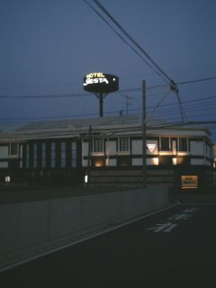 シエスタ(所沢市/ラブホテル)の写真『早朝の外観』by もんが～