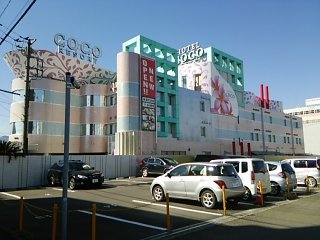 HOTEL COCO RESORT（ココリゾート）(厚木市/ラブホテル)の写真『昼の外観』by 河童助平