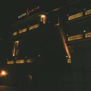 SENTIR(センティール)(さいたま市緑区/ラブホテル)の写真『夜の外観』by もんが～