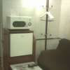 フランセ(八王子市/ラブホテル)の写真『611号室、電子レンジと持込用冷蔵庫、ハンガーなど』by もんが～