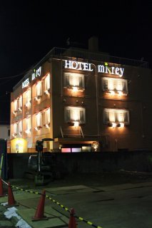 ミレイ(品川区/ラブホテル)の写真『夜の外観２』by スラリン