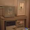 マリオネットアイネ(八王子市/ラブホテル)の写真『202号室、持込用冷蔵庫とコンビニボックスなど』by もんが～