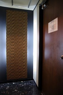 HOTEL Sun（サン）(新宿区/ラブホテル)の写真『506号室 玄関』by マーケンワン