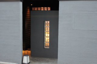 宿屋 湯島御苑(文京区/ラブホテル)の写真『早朝の入口（近景）』by スラリン