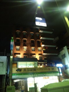 UTILITY HOTEL COOJU（クージュ）(川越市/ラブホテル)の写真『夜の外観』by 郷ひろし（運営スタッフ）