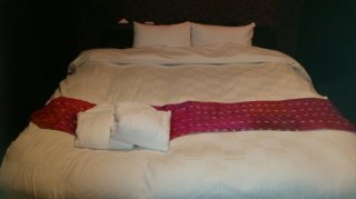 HOTEL ザ・ウエスト(八王子市/ラブホテル)の写真『206号室  ベッド・バスローブ』by ハンプティ・ダンプティ