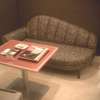マリオネットアイネ(八王子市/ラブホテル)の写真『205号室、テーブルとソファー』by もんが～